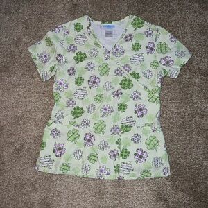 Shamrock Lucky Clover Women’s Scrub Top- size XS